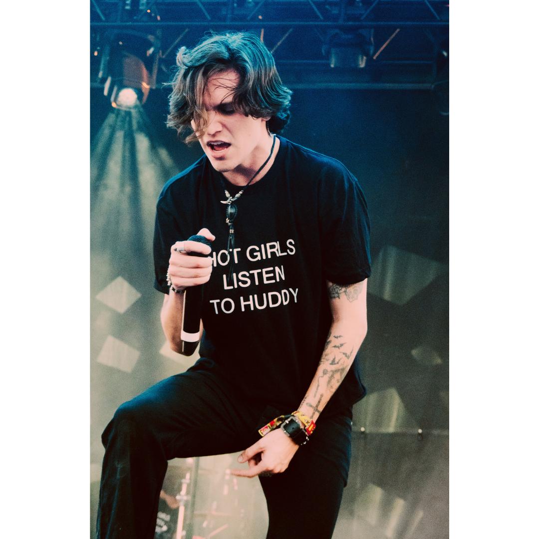 Hot Girls Listen To Tee (Huddy HQ)