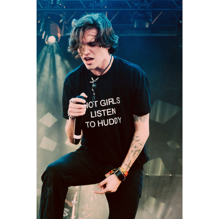 Hot Girls Listen To Tee (Huddy HQ)