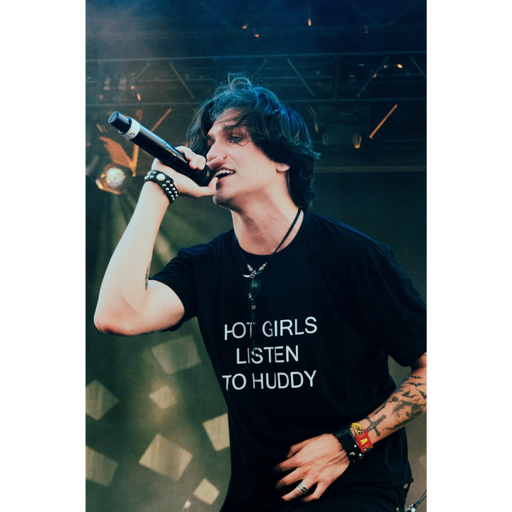 Hot Girls Listen To Tee (Huddy HQ)